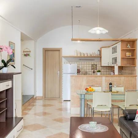 Francesko Near Old Town Apartamento *